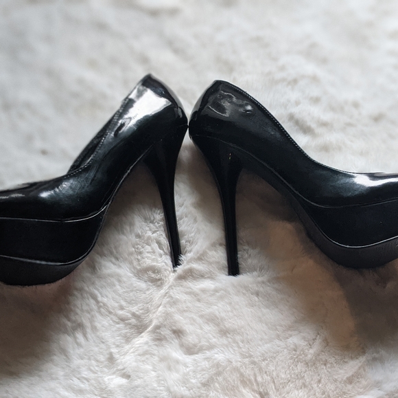 Black high heels - Picture 2 of 3